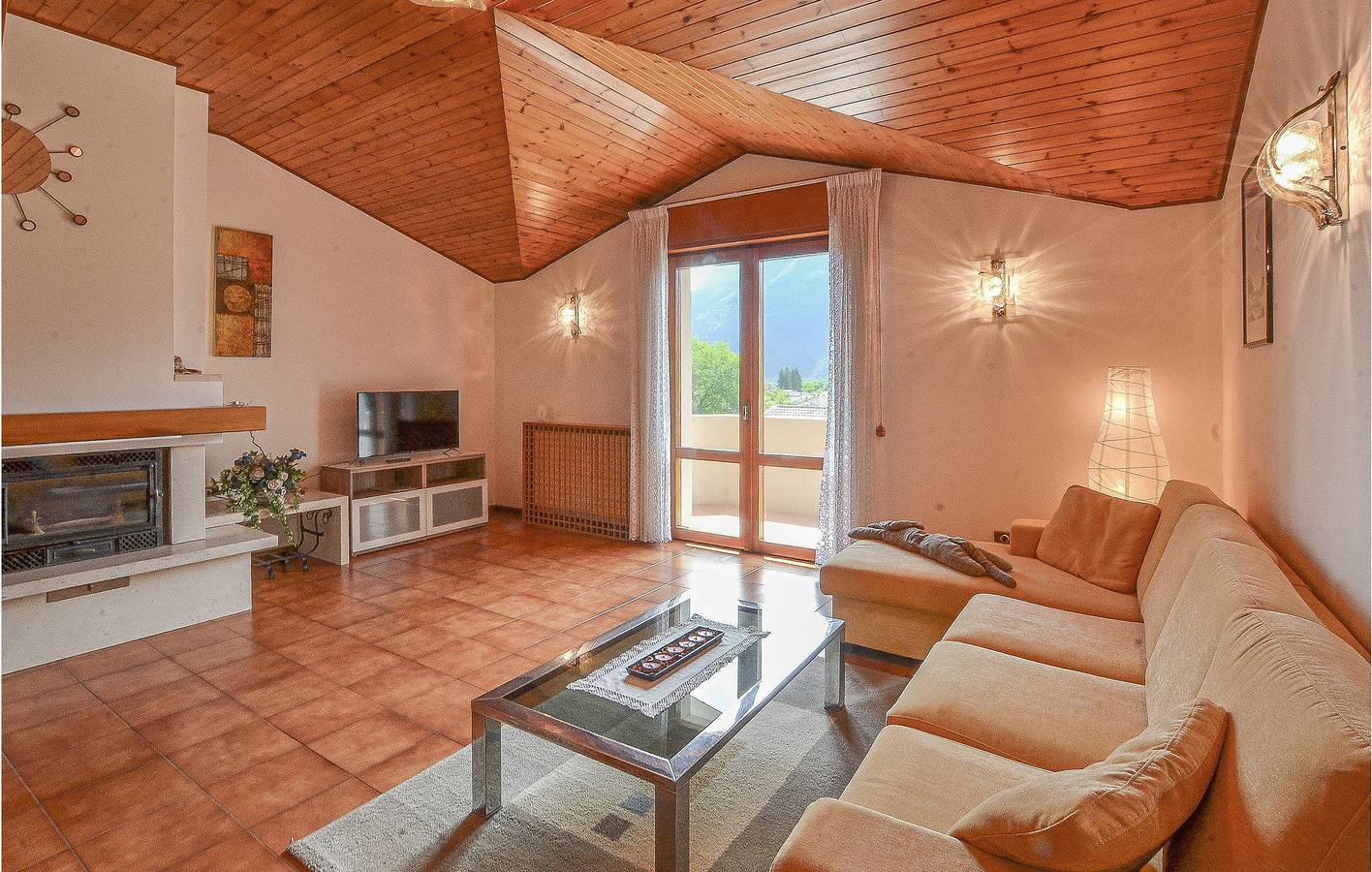 Ganze Ferienwohnung, Umzäunte Terrasse Apartment mit Küche in der Nähe von Torrente in Enemonzo, Südliche Karnische Alpen