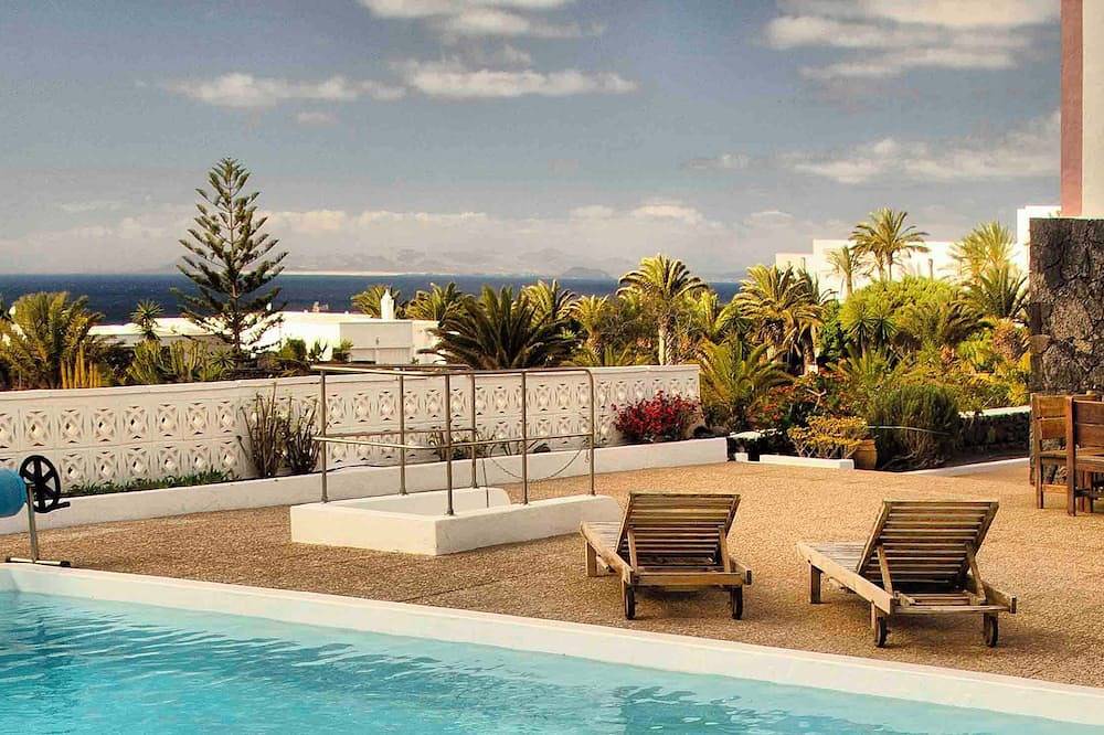 Casa Juanita by Buenavilla | Exclusive apartment with private pool in Puerto Calero, Yaiza