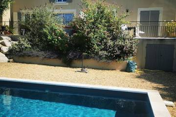 Gîte pour 4 personnes, avec jardin ainsi que terrasse et piscine, animaux acceptés à Lauris