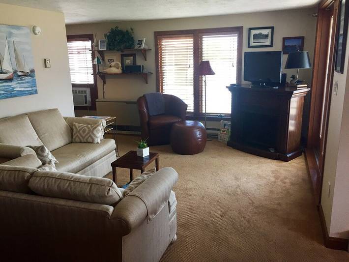 Vacation rental for 4 people, with hot tub and balcony as well as yard in Kennebunk