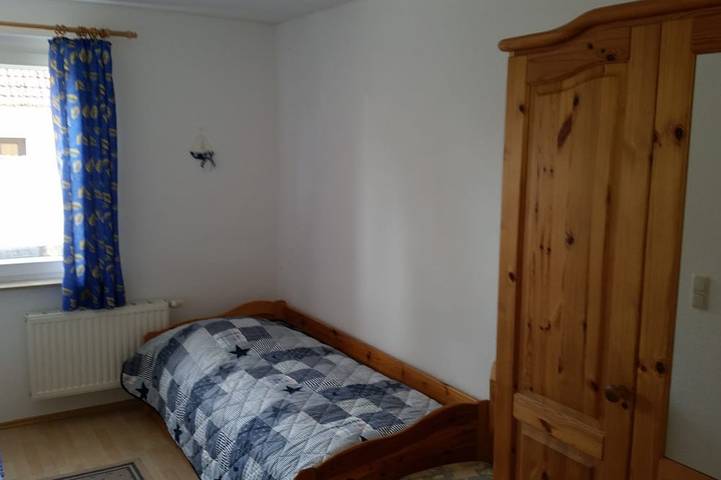 Ganze Wohnung, Separate ostseenahe (800m) Ferienwohnung in Wustrow, ruhige Zentrumslage, WLAN in Wustrow, Fischland