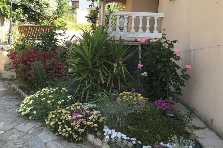 Location de vacances pour 6 personnes, avec balcon et jardin, animaux acceptés à Santa-Maria-Siché