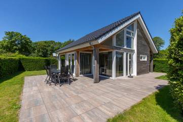 Location de vacances pour 6 personnes, avec jardin à Burgh-Haamstede