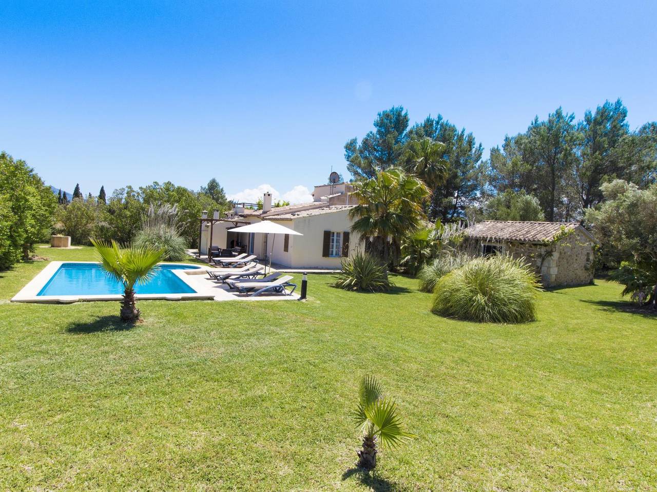 Apartamento vacacional entero, Chalet con mucho encanto, A/C y Wifi in Pollença, Costa de Mallorca