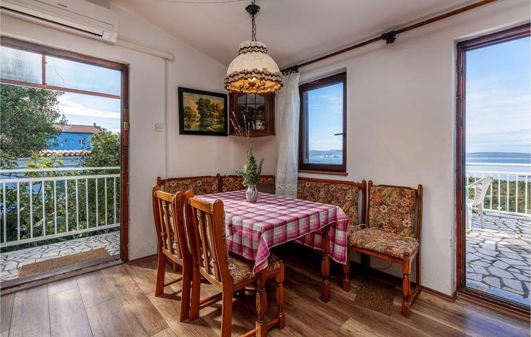 Ganze Ferienwohnung, Gemütliche Ferienwohnung mit Terrasse, WLAN und Parkplatz in der Nähe von Klenovica und der Küste in Klenovica, Primorje-Gorski Kotar