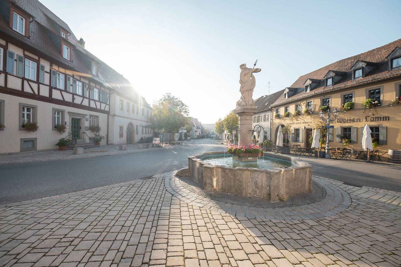 Hästens Boutique Biohotel – chez Douverne - Superior Suite "beaux rêves" mit 2. Schlafzimmern in Sommerach, Fränkisches Weinland