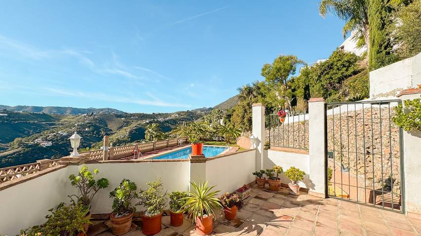Appartement entier, Las Huertas 12, Modern 2 bed Apartment with pool in Frigiliana Road, Frigiliana