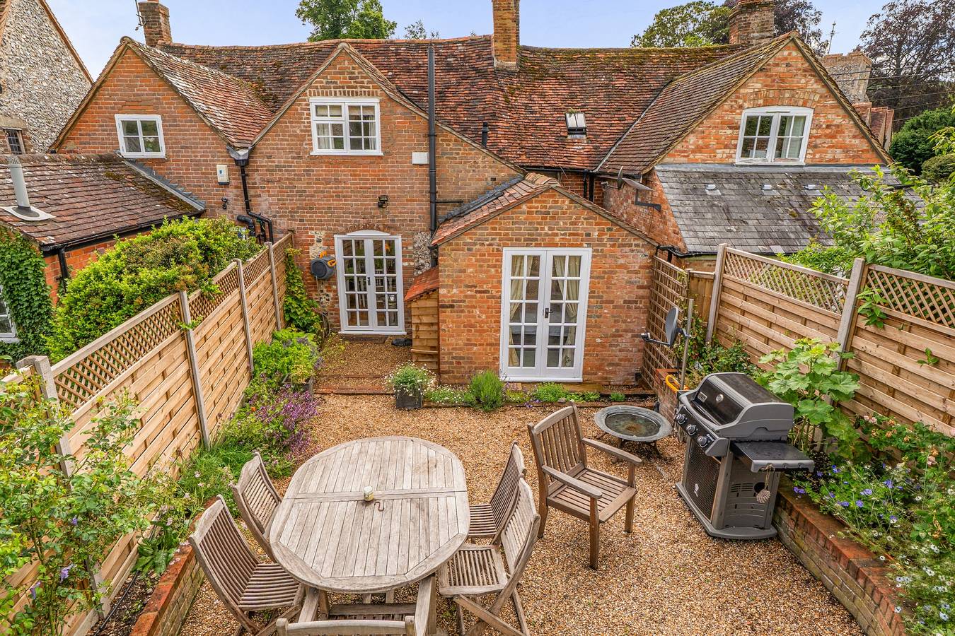 Cottage Sleeps 4 with Enclosed Garden in Turville, Chiltern Hills