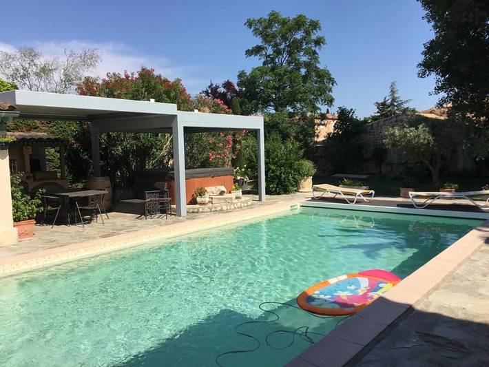 Chambre d’hôte pour 4 personnes, avec jacuzzi ainsi que jardin et piscine, animaux acceptés