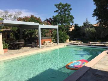 Chambre d’hôte pour 4 personnes, avec jardin ainsi que piscine et jacuzzi, animaux acceptés à Mouriès