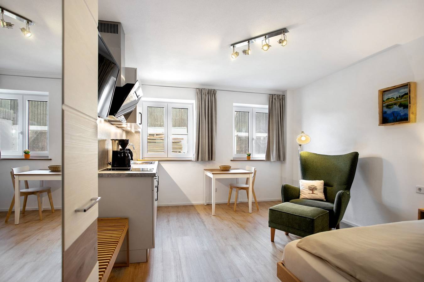 Ganzes Studio, Einzimmerapartment 'Appartement 7' mit gemeinsamer Terrasse, gemeinsamem Garten und Wi-Fi in Kirchseeon, Oberbayern