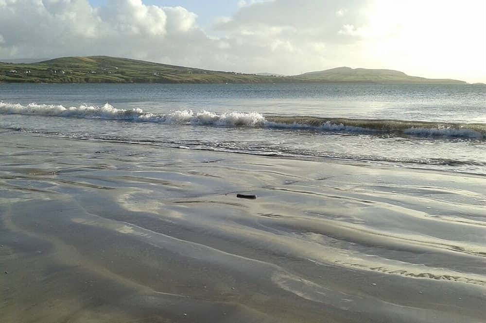 Cottage at Cathair Gheal in Dingle Peninsula