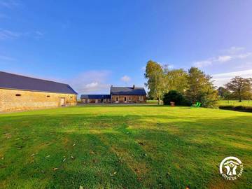 Gîte pour 12 personnes, avec jardin à Gennes-sur-Glaize