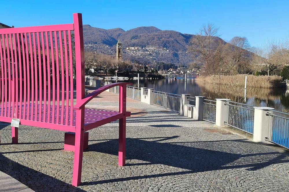 Ganze Wohnung, Lake and Sun House is a comfortable apartment within walking distance of the lake and services in Lavena Ponte Tresa, Luganer See (Lombardei)