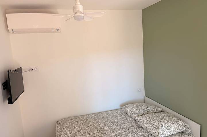 Ganze Wohnung, La Garde, Refurbished - ideal location, sleeps 8 in La Garde, Mittelmeerküste (Frankreich)