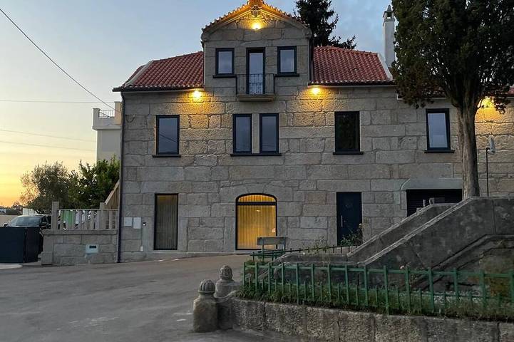 Casa de férias para 12 pessoas, com jardim e jacuzzi em Gouveia