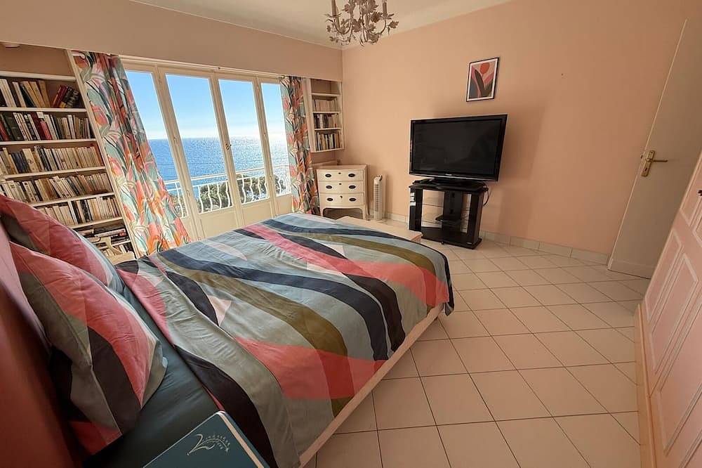 Spacious family villa overlooking the Mediterranean in Èze, Région de Nice