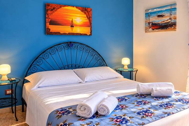 Entire Villa Grace Amalfi with Jacuzzi & stunning sea view – sleeps up to 14–20 in Tovere, Amalfi