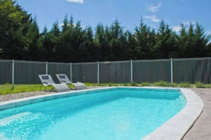 Maison de vacances pour 4 personnes, avec balcon ainsi que jacuzzi et jardin à Vallon-Pont-d'Arc