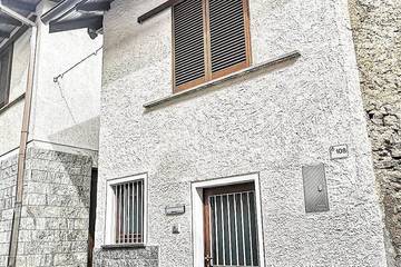 Gîte pour 5 personnes, avec jardin à Brovello-Carpugnino