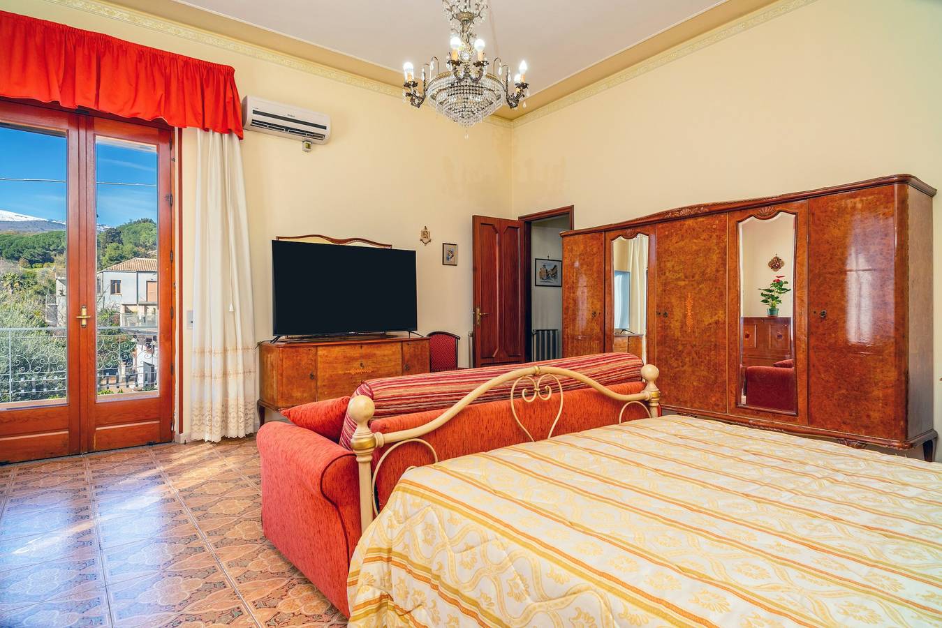 Appartamento intero, Appartamento per vacanze "Il Comandante" con vista mare, balcone e Wi-Fi in Piedimonte Etneo, Etna
