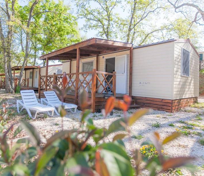 Camping pour 5 personnes, avec Terrasse et Jardin ainsi que Bassin pour enfant et Piscine à Funtana - 4