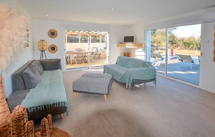 Location de vacances pour 4 personnes, avec piscine ainsi que terrasse et jardin à Salavas - 2