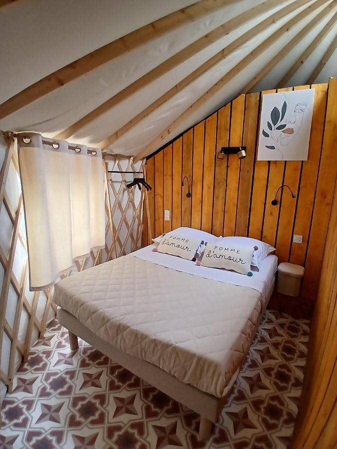 Gîte pour 3 personnes, avec jardin et piscine à Clermont-Créans - 4