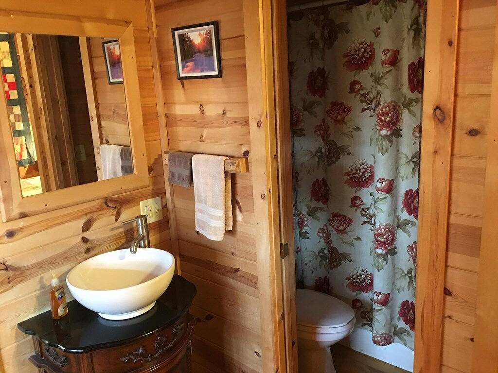 Log Cabin for 2 Guests in Blue Ridge Mountains, North Carolina