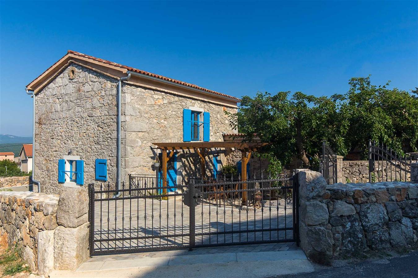 Ganze Wohnung, Ferienhaus Marevic mit Pool in Krk Stadt, Krk