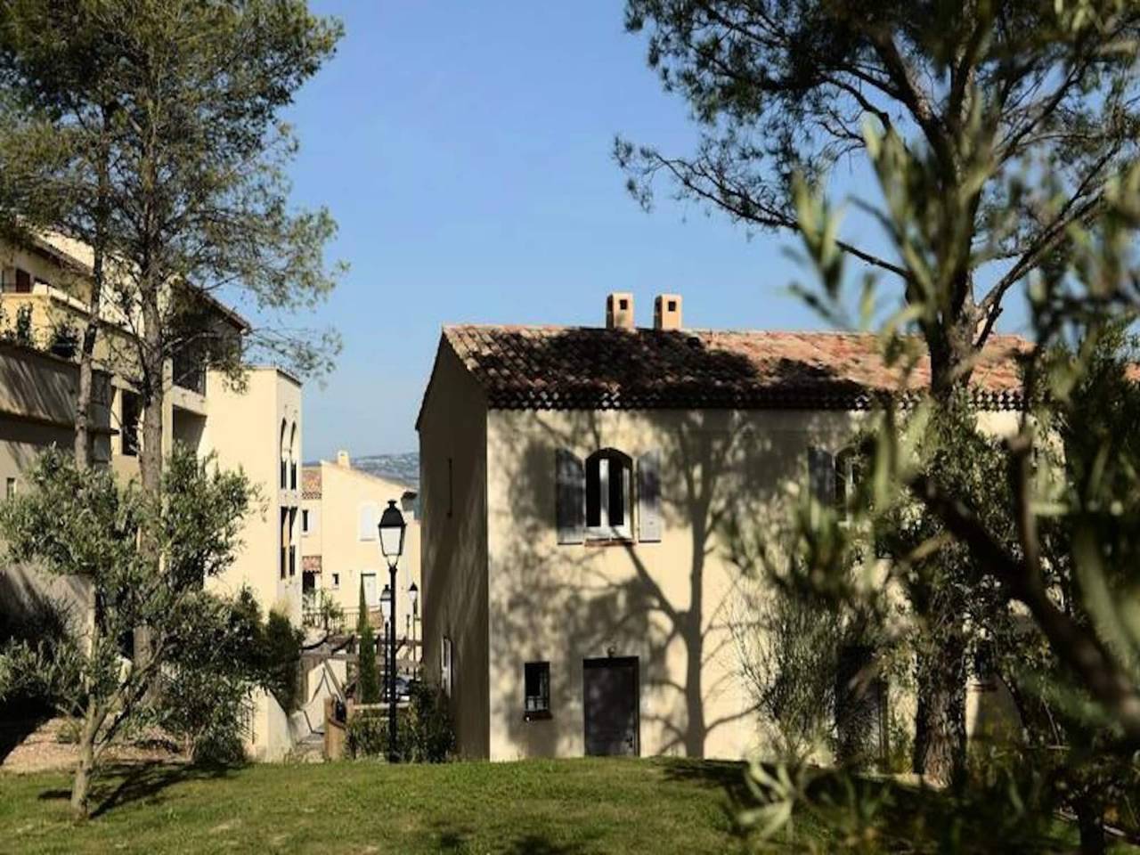 Appartement entier, Appartement au Luberon avec piscine in Mallemort, Région d'Arles