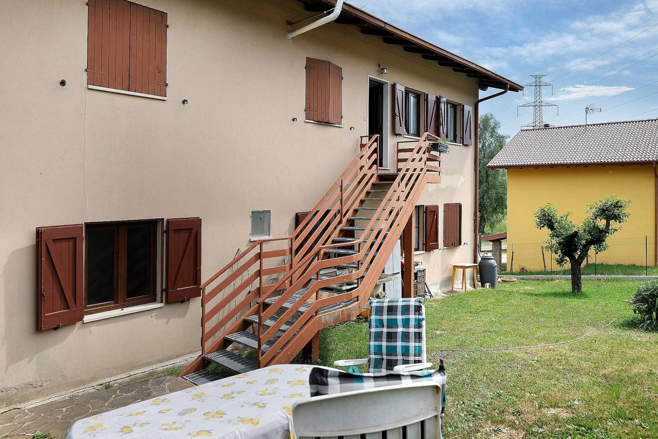 Ganze Wohnung, Apartment „Limone“ mit Bergblick, Gemeinschaftsgarten und Wlan in Brenzone, Gardasee-Berge