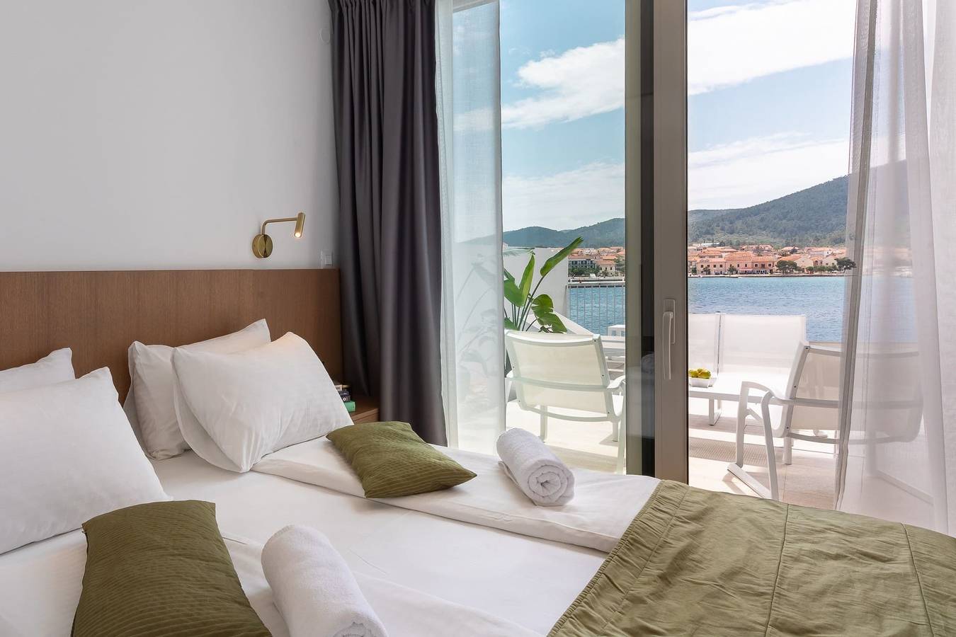 Villa Lavanda & Maslina two pools - near sea, beachfront,sea view, quite area, pet friendly, family. in Vela Luka, Korcula