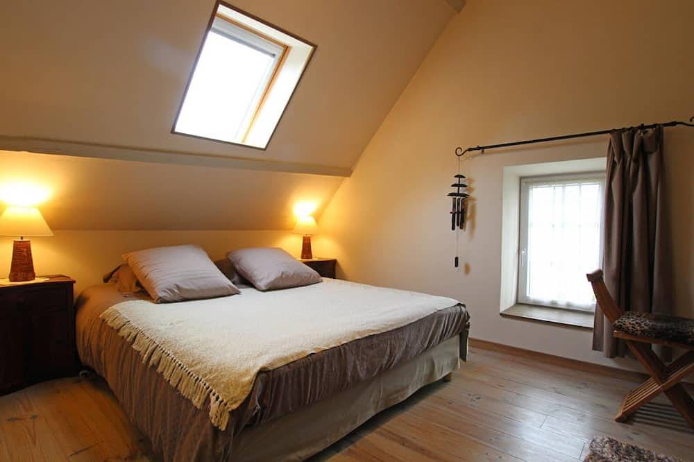 Charming cottage with garden, pets allowed, parking and Wifi in Valognes, Côte de la Déroute