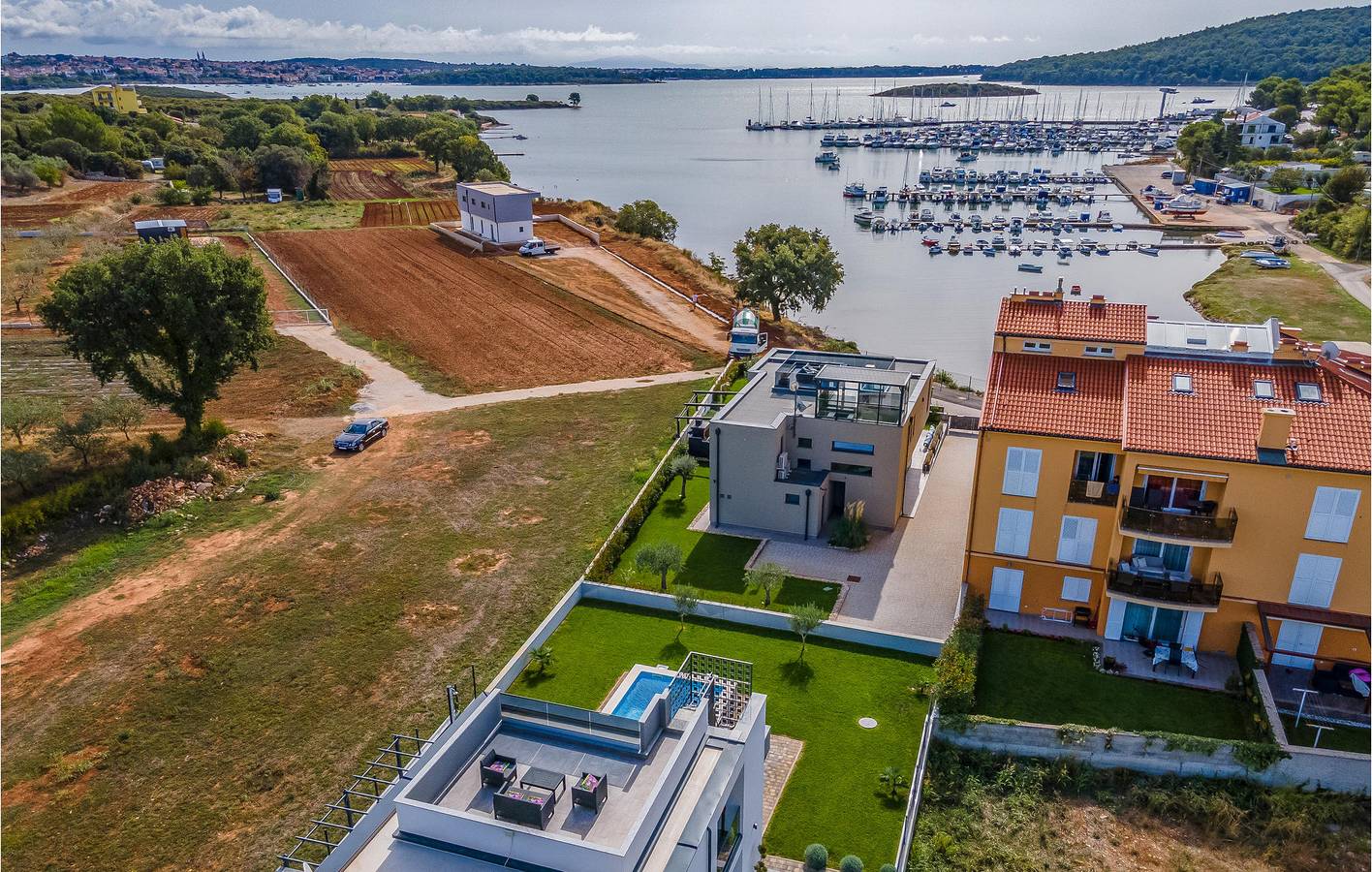 Charmante 180 m² große Wohnung mit Pool, WLAN und Zugang zum Strand in Pomer, Südküste Istrien