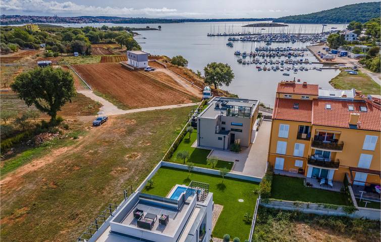 Ferienhaus für 8 Personen, mit Pool und Terrasse - 1