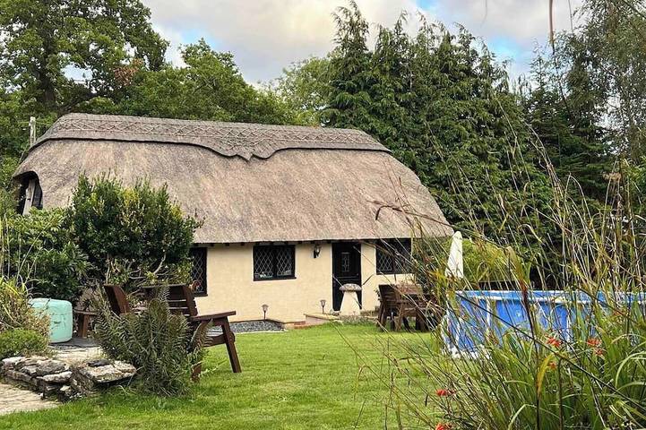 Holiday rental for 7 people, with hot tub and garden, with pets in Burley