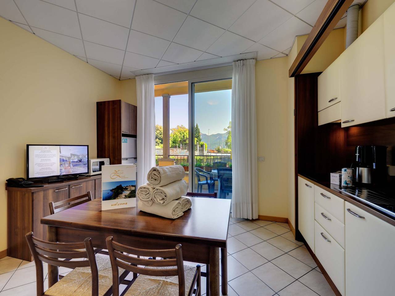 Geheel appartement, Appartement aan het strand, Residence Zust-voorheen Tui Ferienhaus in Spiaggia del Sasso, Comune di Verbania