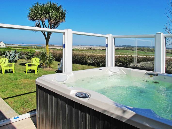 Location de vacances pour 8 personnes, avec Jacuzzi ainsi que Terrasse et Jardin à Sibiril - 2