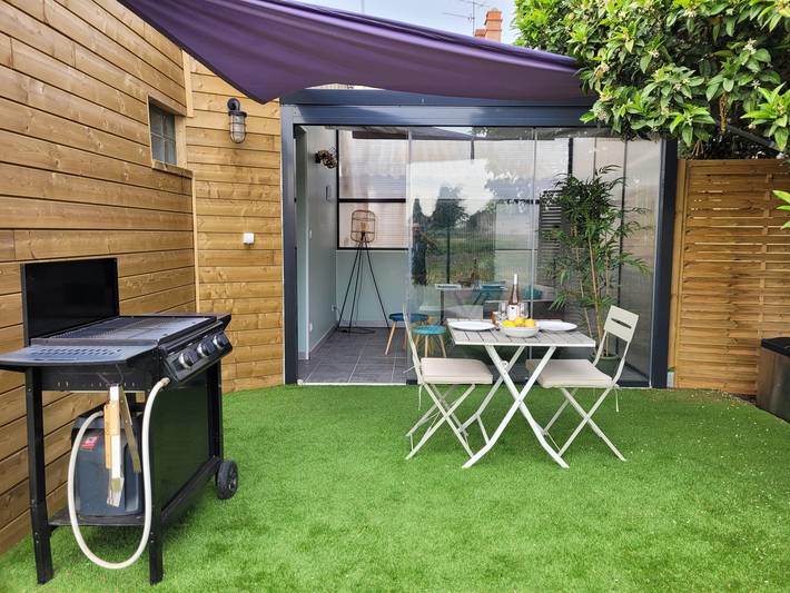 Gîte pour 2 personnes, avec Terrasse ainsi que Jardin et Piscine
