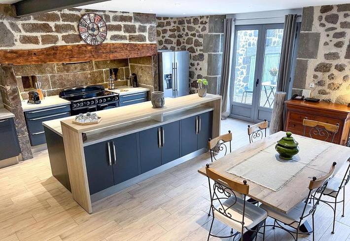 Gîte pour 8 personnes, avec jardin à Velzic