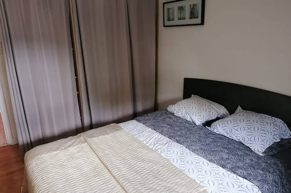 Chambre Dans la Maison de L'atelier D'artiste in Lannion, Ceinture Dorée