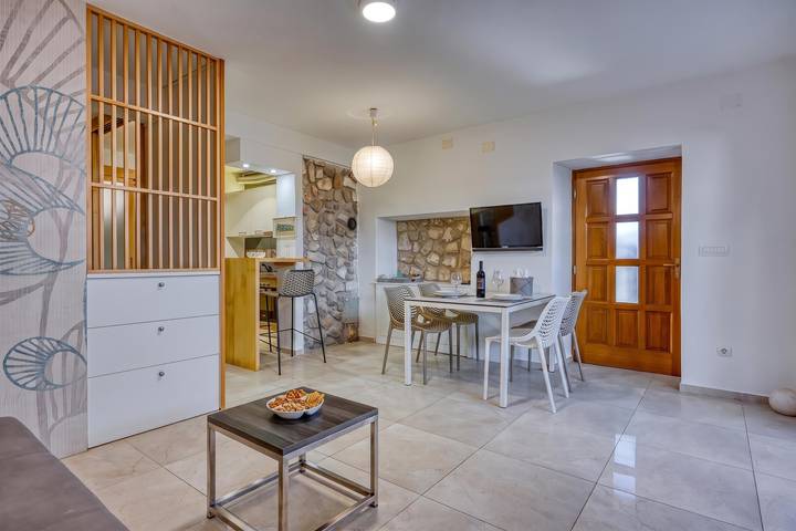 Ganze Wohnung, Bougainvillea Old Town Apartment /w Terrace in Mali Lošinj, Lošinj (Kvarner Bucht)