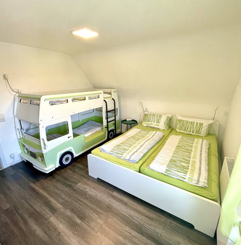 Ganze Ferienwohnung, Ferienwohnung Seehas am Bodensee - Ferienwohnung mit 75qm, 2 Schlafzimmer, max. 6 Erwachsene + 2 Kinder in Friedrichshafen, Region Bodensee-Oberschwaben