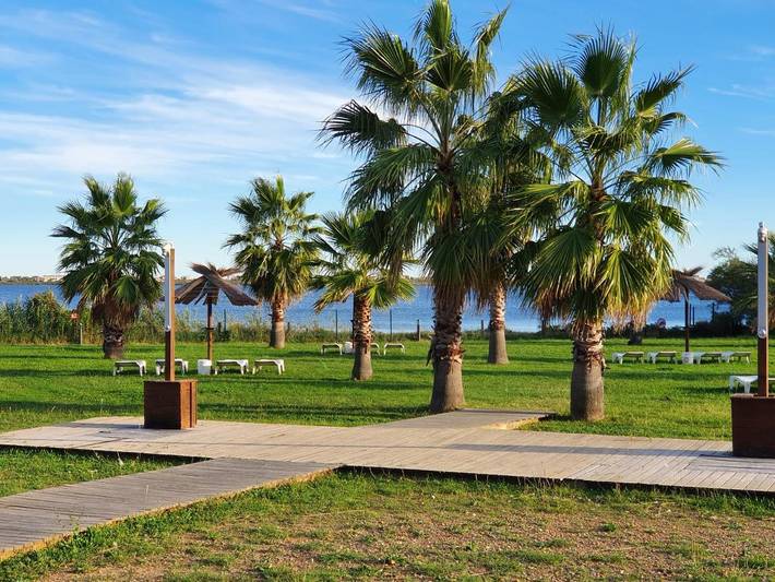 Camping pour 8 personnes, avec piscine et bassin pour enfant ainsi que jardin et vue à Lattes - 2