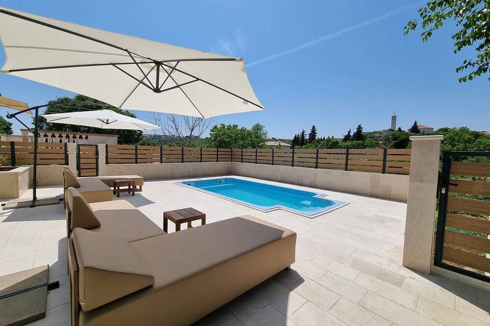 Familienfreundliche Landhaus Marie mit beheiztem Pool, Grillplatz, 5 Personen in Krk Stadt, Krk