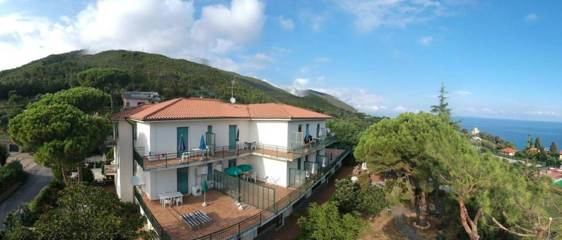 Appart’hôtel pour 2 personnes, avec Terrasse ainsi que Jardin et Piscine