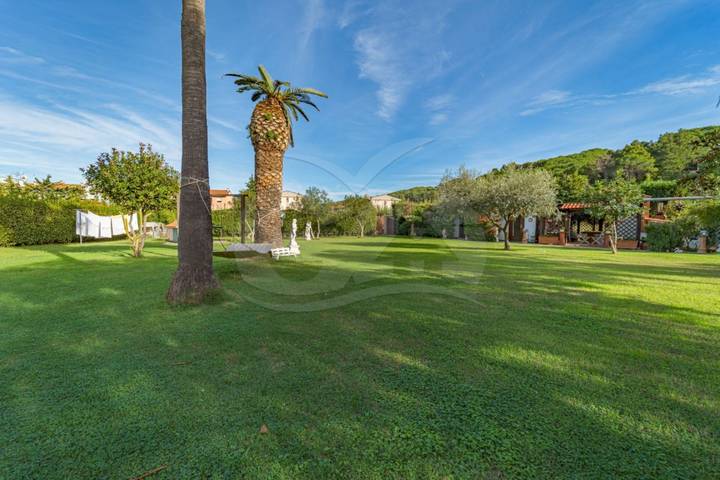 Ganze Ferienwohnung, Ferienwohnung für 5 Personen mit Garten in Marina di Campo, Campo nell'Elba