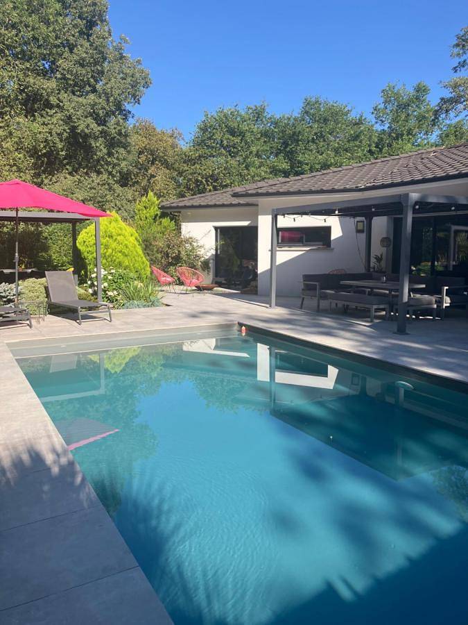 Location de vacances pour 10 personnes, avec jardin ainsi que vue et piscine à Léognan - 3