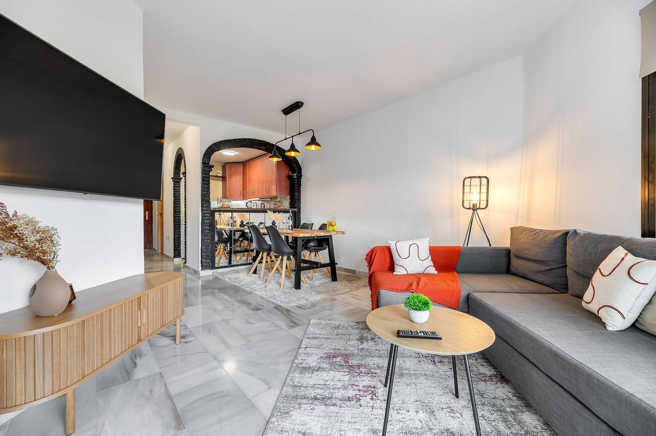 Appartement entier, Appartement 'Cosy Calahonda' avec piscine partagée, Wi-Fi et climatisation in Sitio de Calahonda, Mijas
